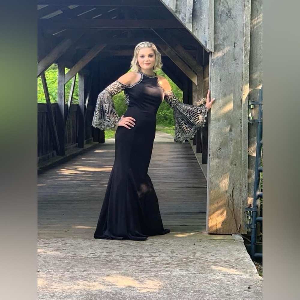 Ellie Wilde size 8 dress